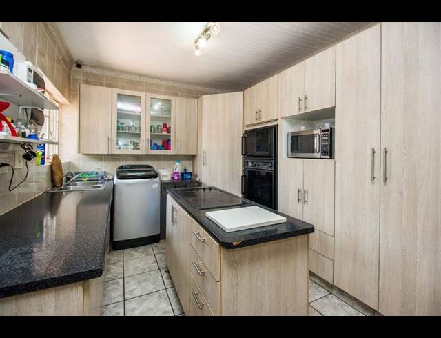 4 BEDROOM HOUSE FOR SALE IN LYNNWOOD